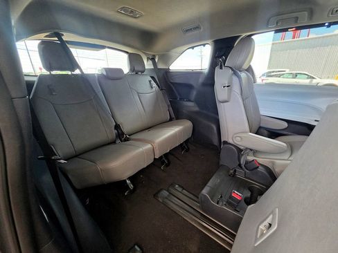 Used 2026 Toyota Sienna XLE FWD image 54