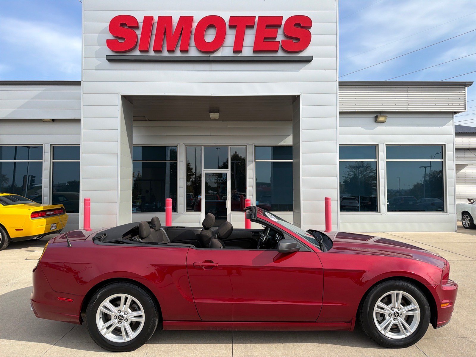 Used 2014 Ford Mustang Convertible RWD image 1