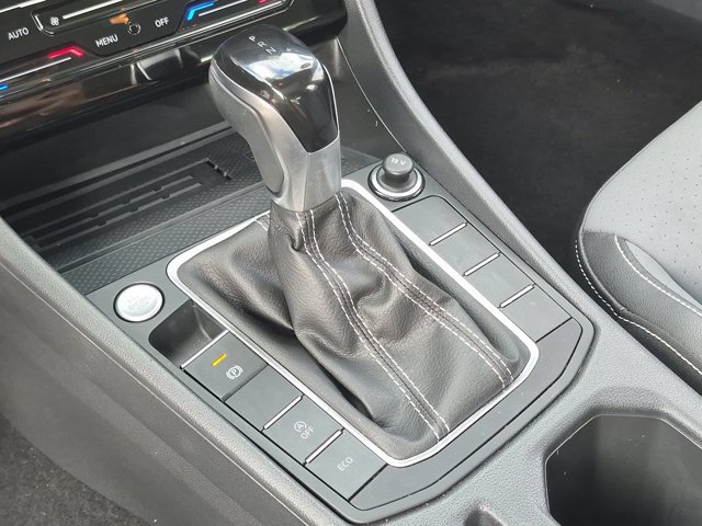 Used 2025 Volkswagen Jetta SE FWD image 19