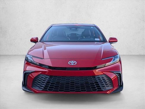 Used 2025 Toyota Camry SE image 2