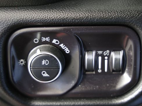 Used 2019 RAM 1500 Big Horn image 27