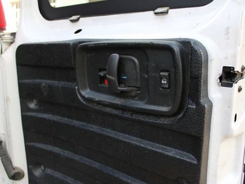 Used 2017 GMC Savana 2500 RWD image 27