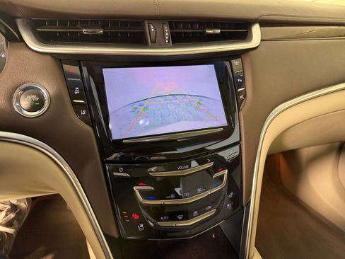 Used 2014 Cadillac XTS Premium FWD image 18