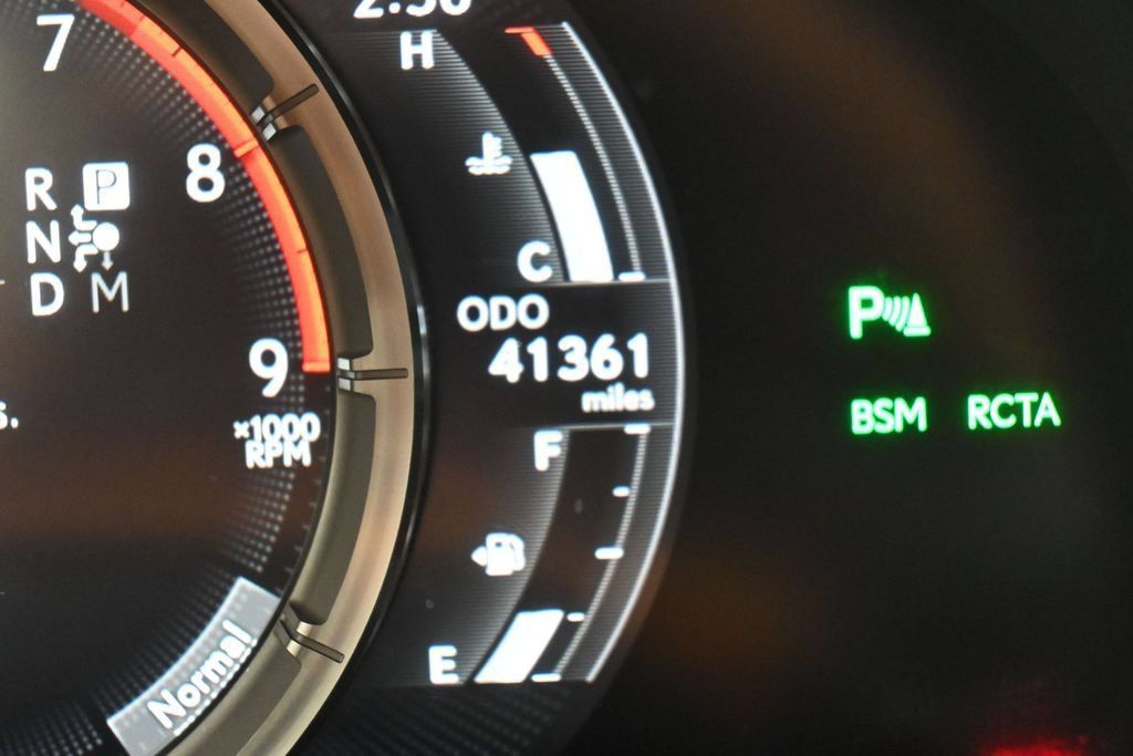 Used 2018 Lexus LC 500 Coupe w/ Performance Package RWD image 13