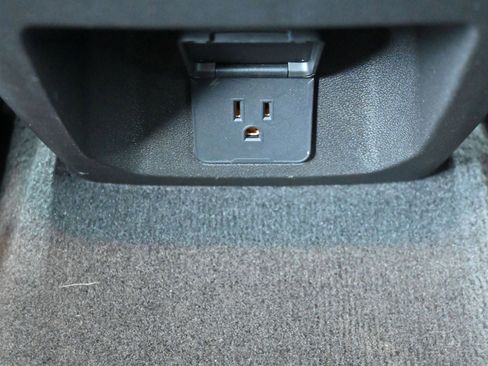 Used 2024 Chevrolet Colorado Z71 w/ Z71 Convenience Package 2 image 25