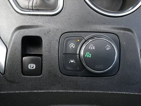 Used 2023 Chevrolet Traverse LT w/ Rear Camera Mirror Package AWD/4WD image 19