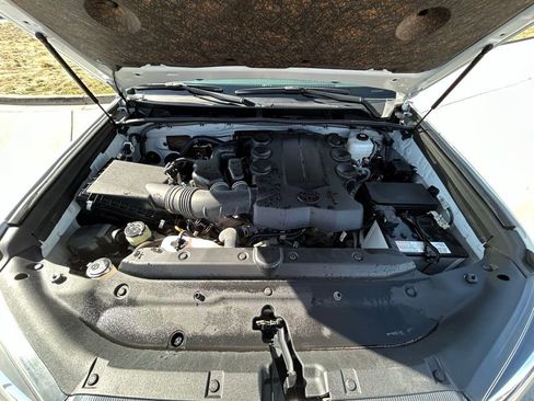 Used 2024 Toyota 4Runner SR5 AWD/4WD image 32