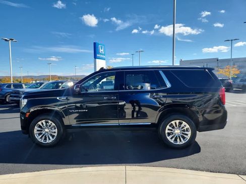 Used 2022 GMC Yukon SLT w/ SLT Luxury Package image 5