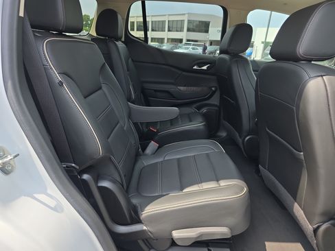 Used 2022 GMC Acadia Denali w/ Denali Ultimate Package FWD image 15
