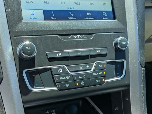 Used 2020 Ford Fusion SE FWD image 23