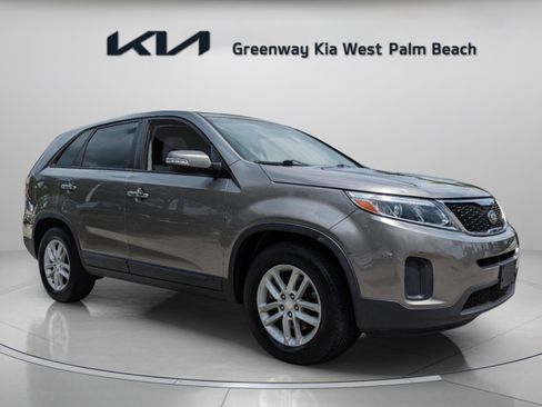 Used 2014 Kia Sorento LX FWD image 1