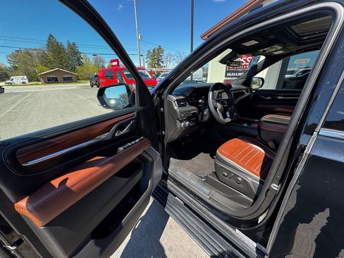 Used 2023 GMC Yukon Denali Ultimate AWD/4WD image 10