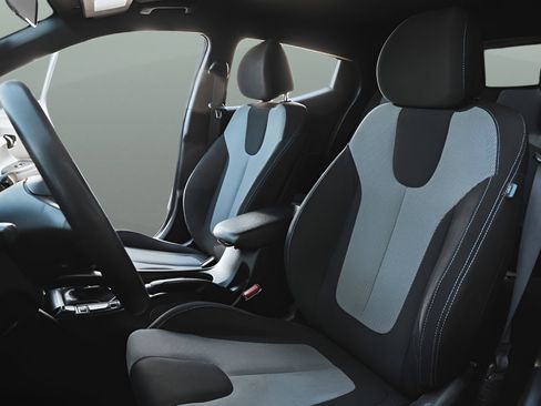 Used 2019 Hyundai Veloster 2.0 image 9