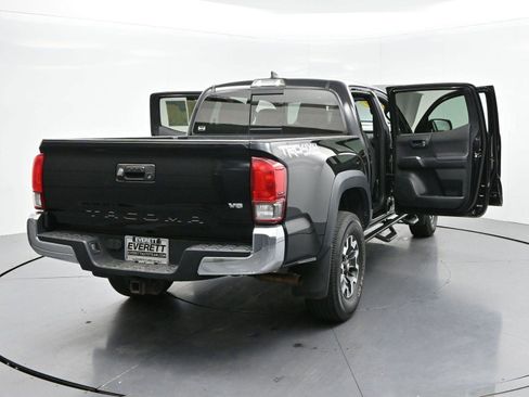 Used 2017 Toyota Tacoma TRD Off-Road AWD/4WD image 39