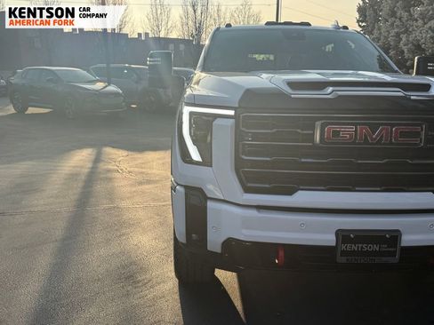 Used 2025 GMC Sierra 2500 AT4 image 13