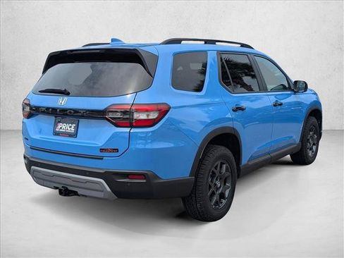 Used 2025 Honda Pilot TrailSport image 5