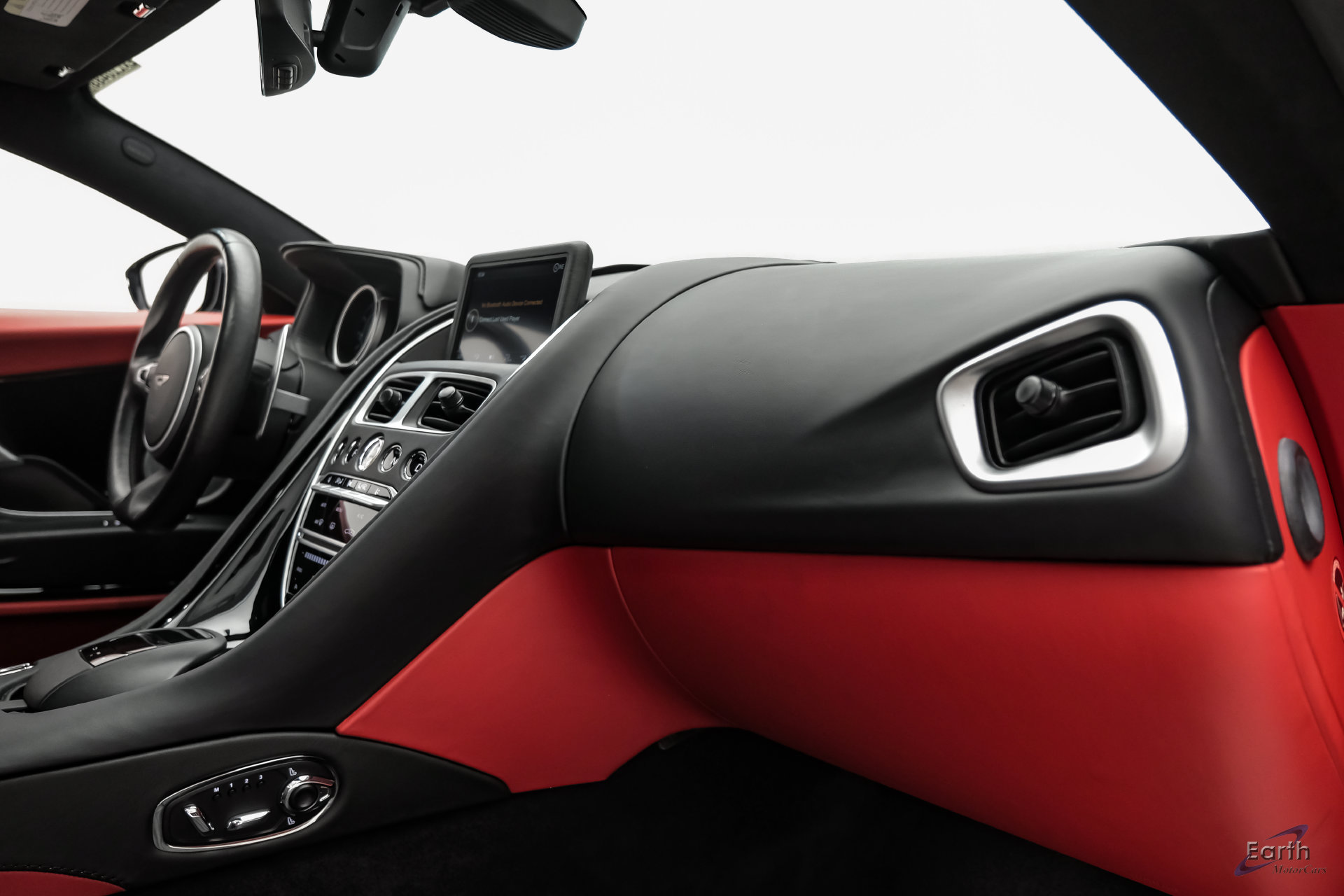Used 2021 Aston Martin DB11 Coupe RWD image 40
