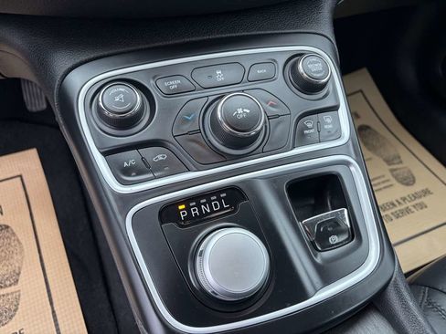 Used 2016 Chrysler 200 Limited Platinum image 15