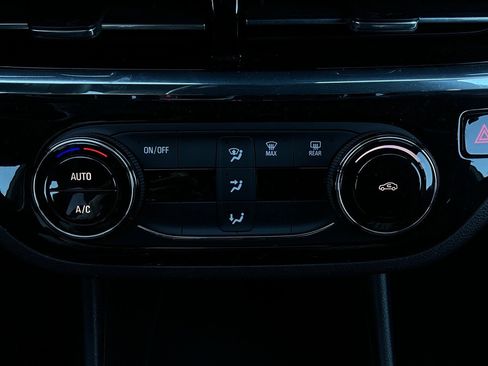 Used 2025 Buick Envista Sport Touring image 26