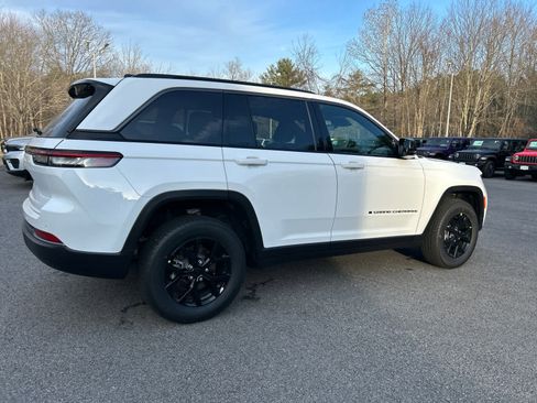 New 2026 Jeep Grand Cherokee Altitude AWD/4WD image 4