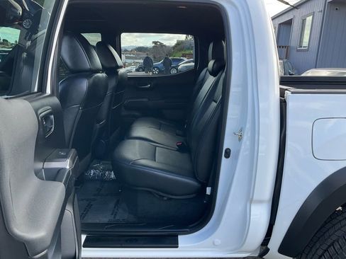 Used 2019 Toyota Tacoma TRD Off-Road w/ TRD Premium Off Road Package image 7