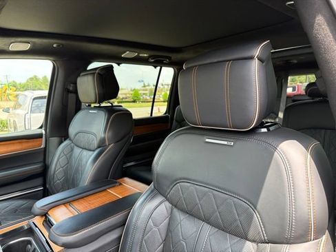 Used 2024 Jeep Grand Wagoneer L Series III AWD/4WD image 23