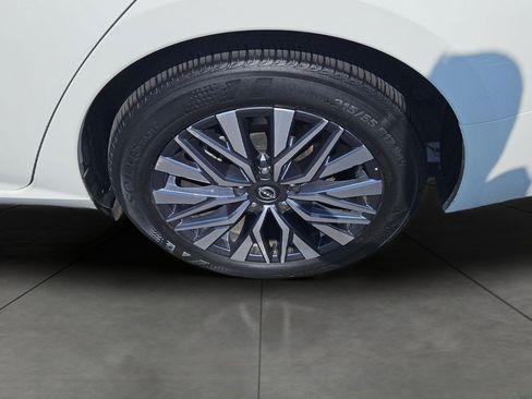 Used 2025 Nissan Altima 2.5 SV FWD image 14