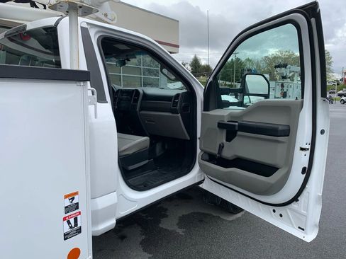 Used 2017 Ford F550 4x4 Regular Cab Super Duty image 19