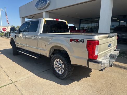 Used 2017 Ford F250 XLT w/ XLT Premium Package AWD/4WD image 12
