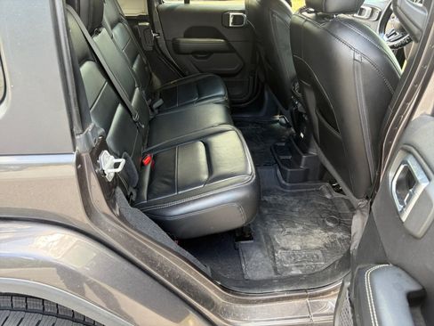 Used 2020 Jeep Wrangler Unlimited Sahara AWD/4WD image 33