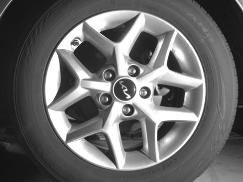 Used 2025 Kia Soul LX w/ LX Technology Package FWD image 16