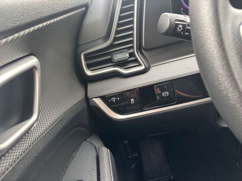Used 2025 Kia Sportage LX FWD image 32