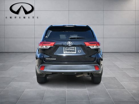 Used 2019 Toyota Highlander LE FWD image 5