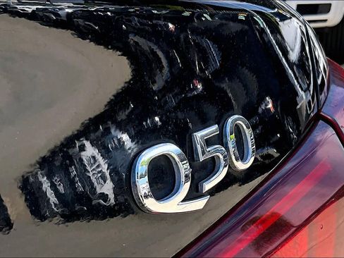 Used 2018 INFINITI Q50 Luxe w/ Cargo Package (L97) image 9