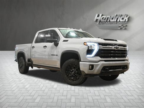 Used 2024 Chevrolet Silverado 2500 LTZ w/ LTZ Plus Package image 2