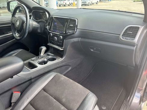 Used 2021 Jeep Grand Cherokee Laredo X image 12
