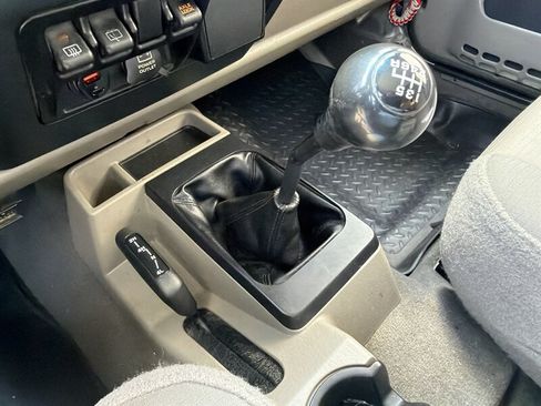 Used 2005 Jeep Wrangler Unlimited Rubicon w/ Sahara Edition Group AWD/4WD image 15