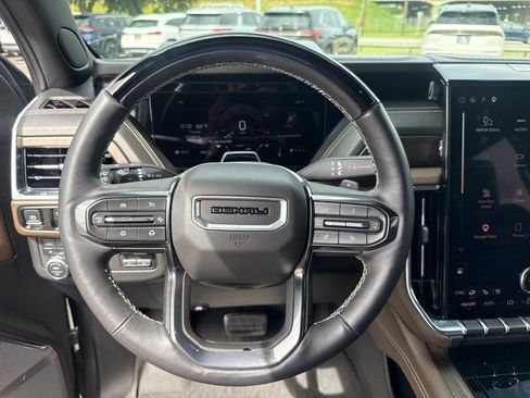 Used 2025 GMC Yukon XL Denali Ultimate AWD/4WD image 18