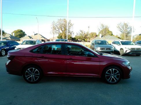 Used 2024 Volkswagen Jetta Sport image 5