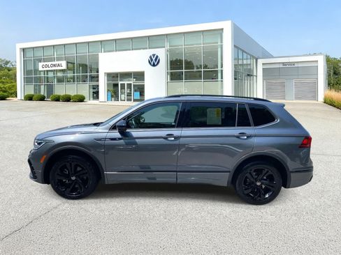 Used 2023 Volkswagen Tiguan SE R-Line AWD/4WD image 2