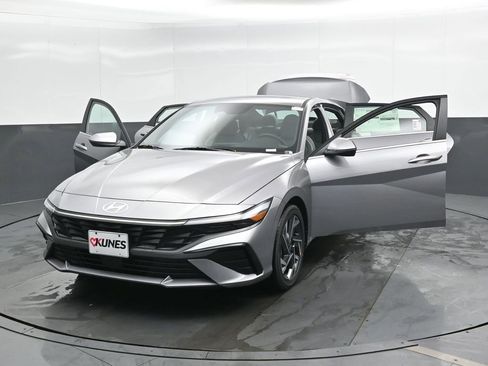 New 2026 Hyundai Elantra Limited FWD image 52