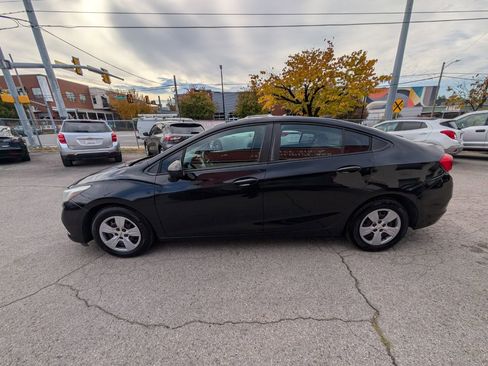Used 2018 Chevrolet Cruze LS image 9