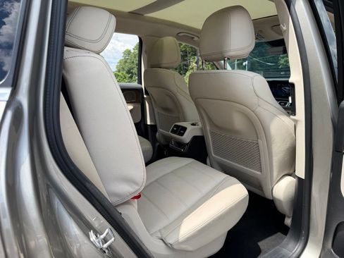 Used 2022 Mercedes-Benz GLS 450 4MATIC image 38
