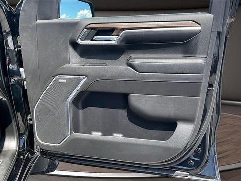 Used 2022 Chevrolet Silverado 1500 LT Trail Boss w/ Convenience Package II AWD/4WD image 23