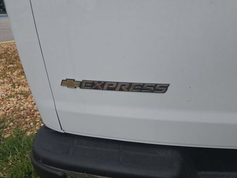 Used 2024 Chevrolet Express 3500 LT w/ LT Preferred Equipment Group RWD image 5