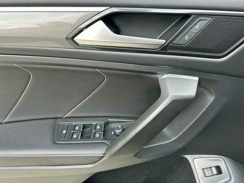 Used 2022 Volkswagen Tiguan SE R-Line image 11