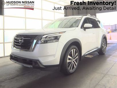 Used 2025 Nissan Pathfinder Platinum w/ Cargo Package