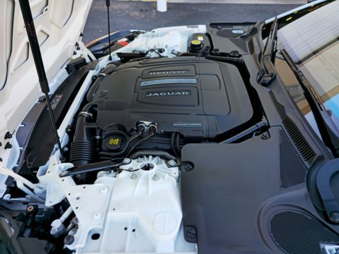 Used 2018 Jaguar F-TYPE R-Dynamic image 31