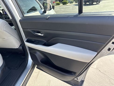 Used 2024 Toyota Grand Highlander AWD image 29