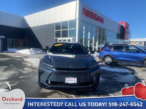 Used 2025 Toyota Crown Signia XLE image 1